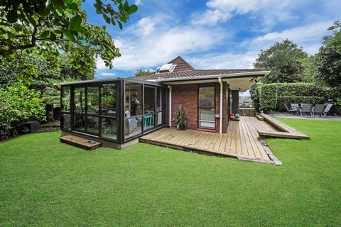 2/3 Diosma Place, Botany Downs, Auckland