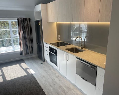 42B Apu Crescent, Lyall Bay, Wellington