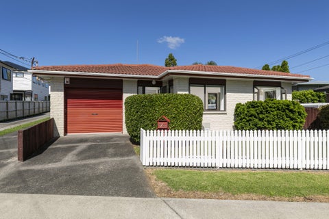 2/31A Colwill Road, Massey, Auckland
