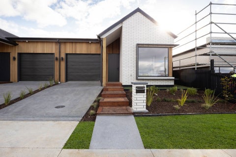 2/8 Lumino Terrace, Peacocke, Hamilton