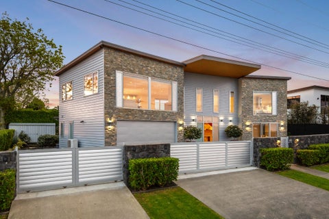17A Waitemata Road, Hauraki, Auckland