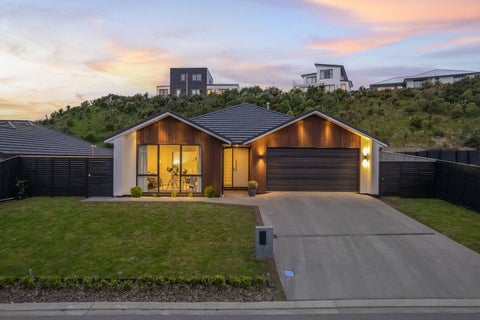 22 Queen Charlotte Drive, Aotea, Porirua