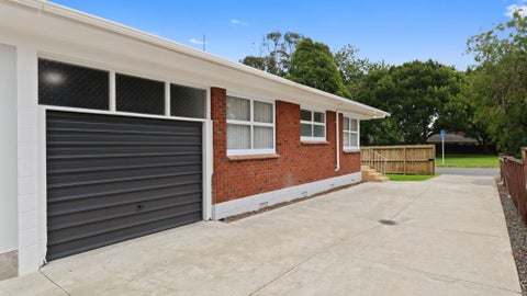1/8 Edgewater Drive, Pakuranga, Auckland