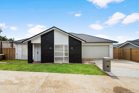 62 Adams Drive, Pukekohe