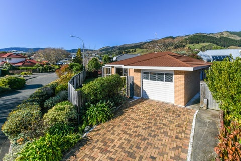 2 Squire Way, Richmond