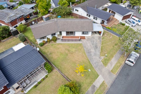 18 Maroubra Place, Botany Downs, Auckland