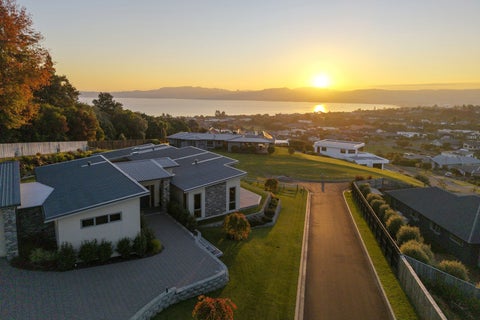 7 Azalea Lane, Waipahihi, Taupo