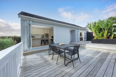 2/187 Titirangi Road, Titirangi, Auckland