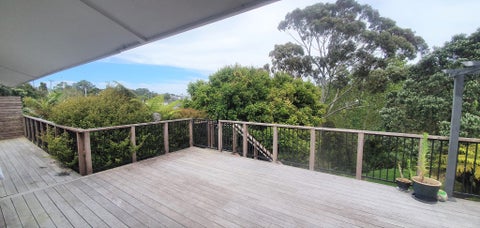 8 Peter Terrace, Castor Bay, Auckland