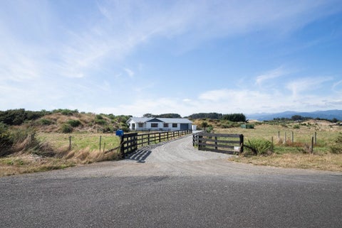 118 Strathnaver Drive, Waikawa Beach, Levin