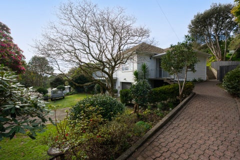 15 Ngatitoa Street, Tawa, Wellington