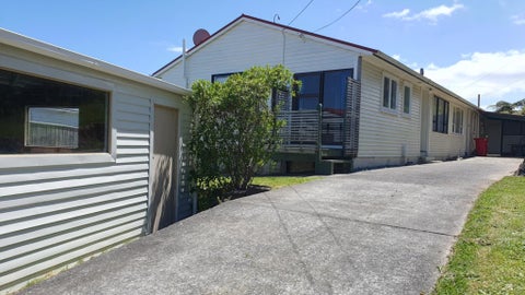 81A Black Rock Road, Newlands, Wellington