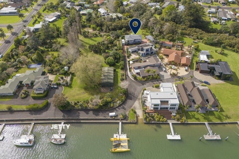 102 South Highway East, Whitianga