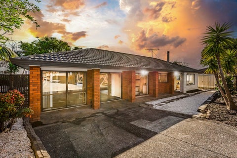 2/16 Matisse Drive, West Harbour, Auckland