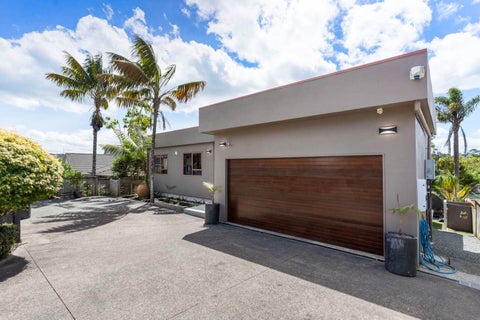 13A Cliff View Drive, Green Bay, Auckland