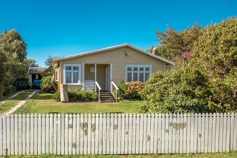 13 Tasman Street, Carters Beach, Westport