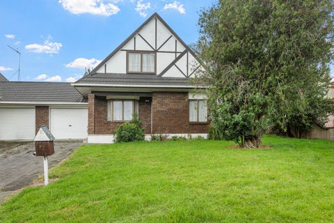 2/2 Photinia Place, Botany Downs, Auckland