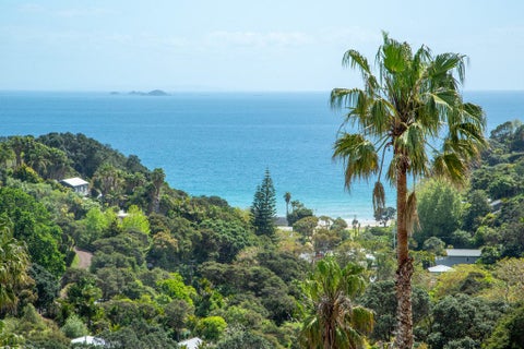 AT/4 Bay Road, Waiheke Island, Auckland