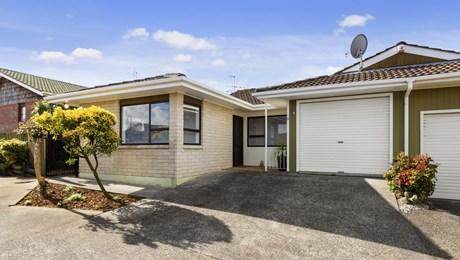 2/50 Wellington Street, Howick, Auckland