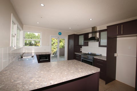 2/48 Hogans Road, Glenfield, Auckland