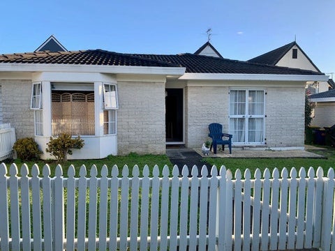 2/14 Trafalgar Road, Milford, Auckland