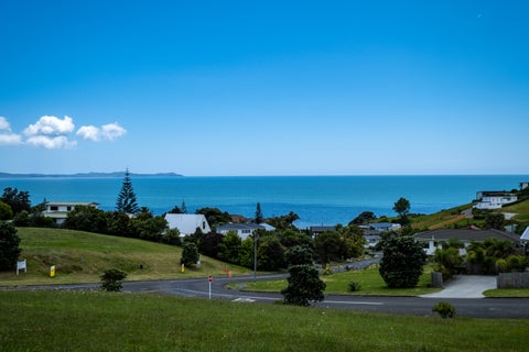 52 Dudley Crescent, Cable Bay