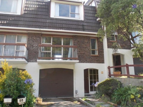 1A Southern Cross Cres, Island Bay, Wellington