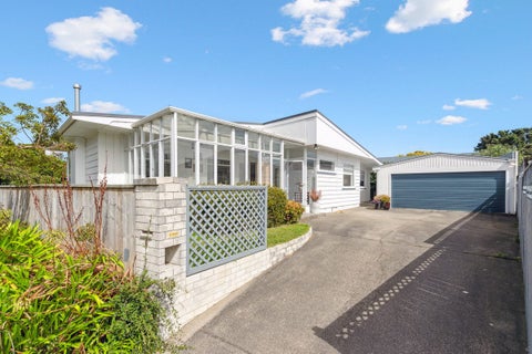 6 Kaikomako Road, Waikanae