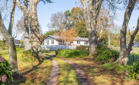 588 Holland Road, Eureka