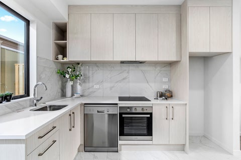 6/4 Glenhaven Place, Te Atatu Peninsula, Auckland