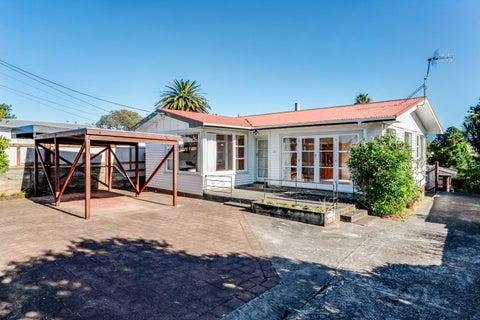 21 Gray AVE, Paraparaumu Beach, Paraparaumu