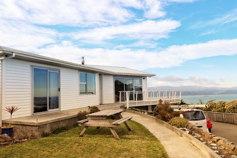 14 Somes Crescent, Newlands, Wellington