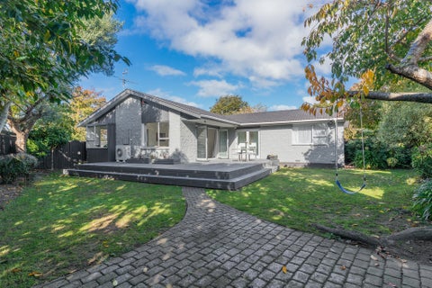16 De Bloge Place, Burwood, Christchurch