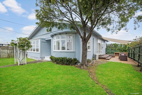 1/92 East Coast Road, Milford, Auckland