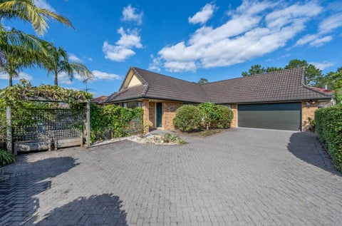 3/6 Marbeth Court, Botany Downs, Auckland