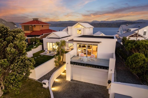 8 Nevay Road, Karaka Bays, Wellington