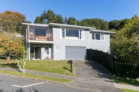 76 Raroa Terrace, Tawa, Wellington