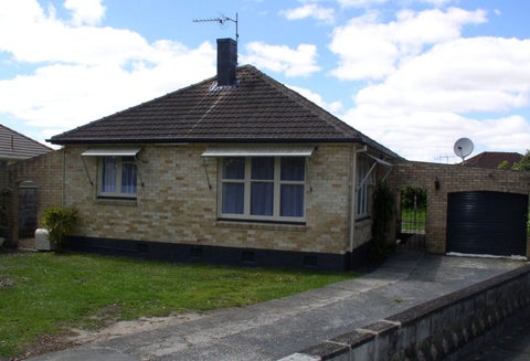 286 Clarkin Road, Fairfield, Hamilton