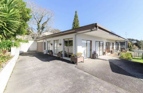4 Simon Ellice Drive, Bayview, Auckland
