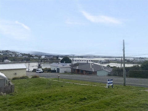 25 Bates Street, Riverton