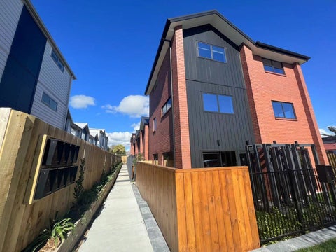 7/10 Yeovil Road, Te Atatu Peninsula, Auckland