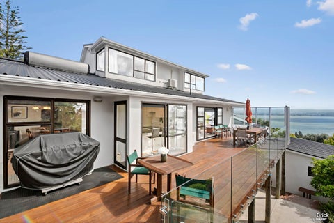 17 Hadfield Street, Beach Haven, Auckland