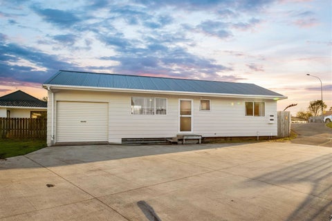 12A Sturges Road, Henderson, Auckland