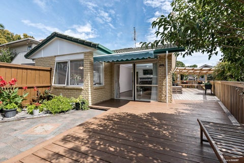 2/21 Santiago Crescent, Unsworth Heights, Auckland