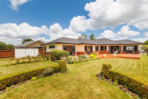 16 Sycamore Crescent, Fitzherbert, Palmerston North