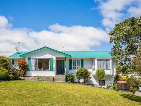 1 Ensign Lane, Whitby, Porirua