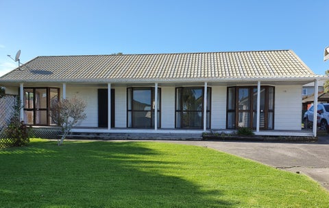 19B Kay Drive, Blockhouse Bay, Auckland