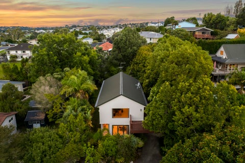 8 Rosecamp Road, Beach Haven, Auckland