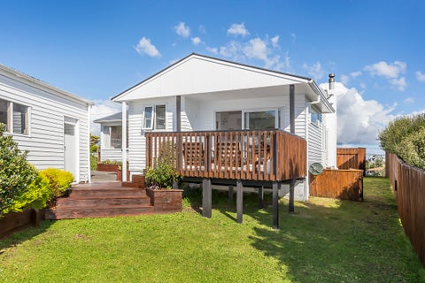 79 Black Rock Road, Newlands, Wellington