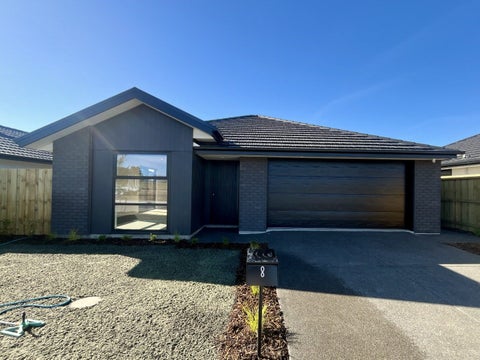 8 Mehrtens Crescent, Woodend, Woodend